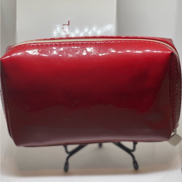 Chanel Patent leather makeup bag with box.  Includes Chanel gift box & ribbon.❤️ - Picture 3 of 9